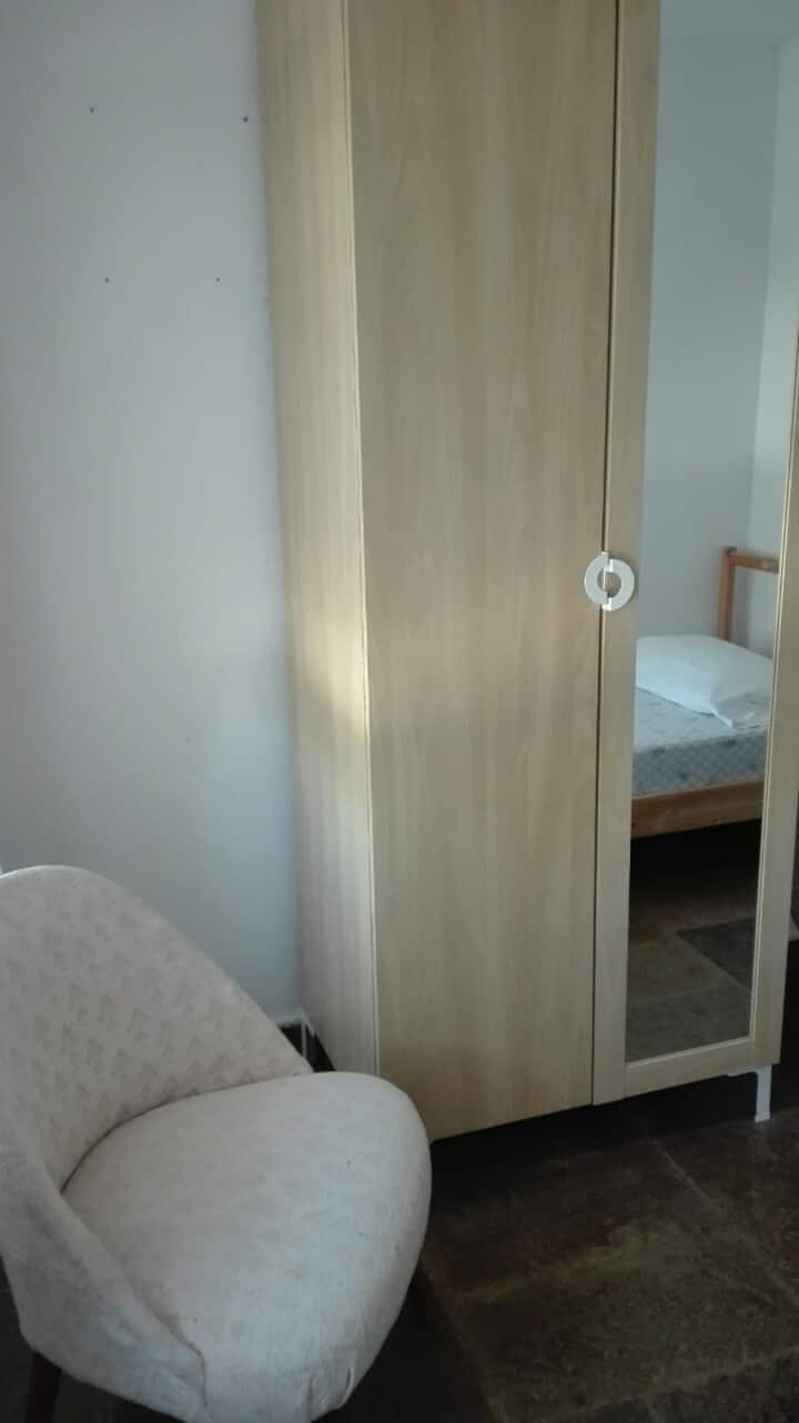 Dormitorio individual en la planta baja