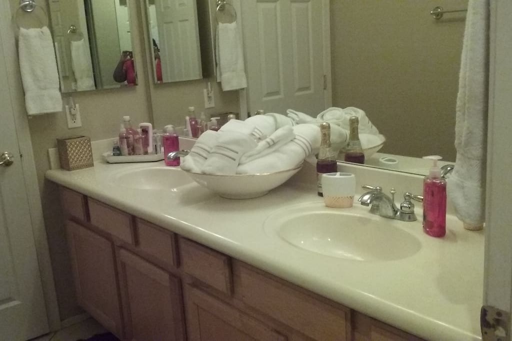 King & Queen Bathroom 1