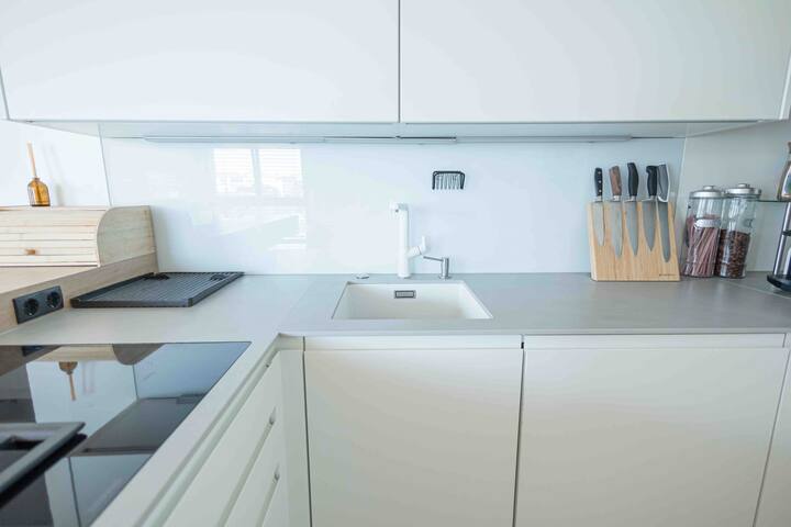 New 2 bd Apartment on the park with balcony gallery image 5