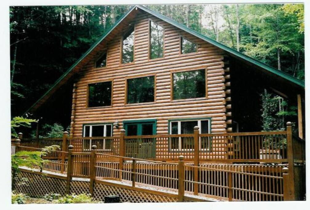 Creekside Chalet near Hampton, TN