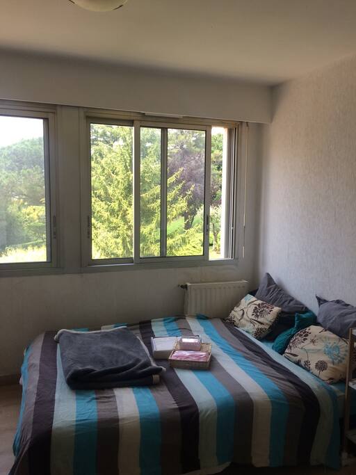 Canapé convertible avec linge de lit