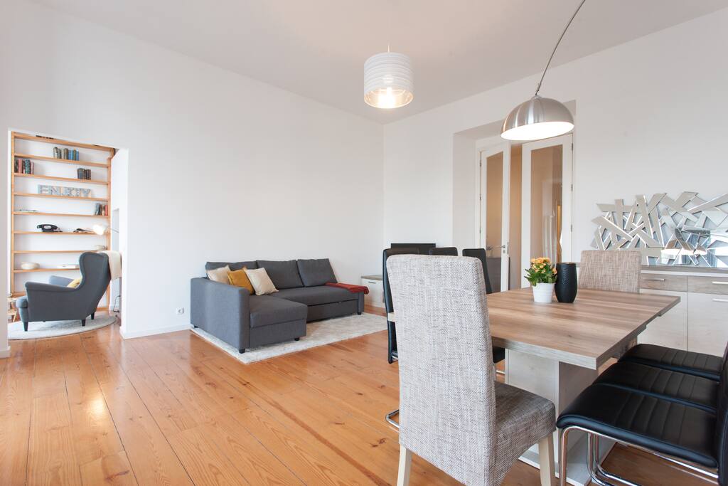 Living room - Dinner area