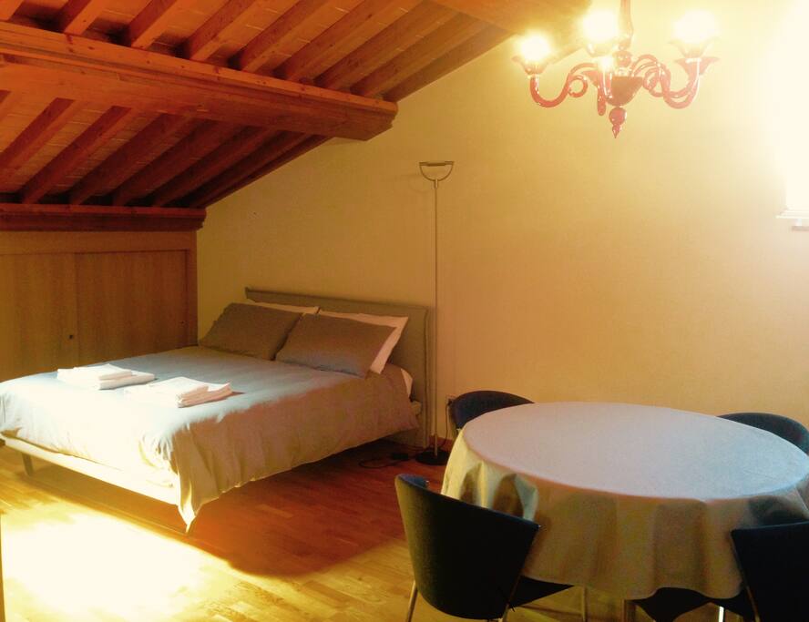 The Ergogreen bed made in Italy and the mattress D'Elite made of bio fiber, water-foam, visco-foam and visco-gel (h. 25 cm)