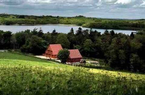 Lakeside Chalet with Optional HotTub sleeps 8-10