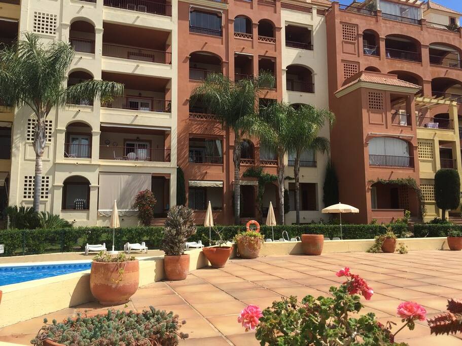 Pretty well kept gardens where you can soak up the sun.