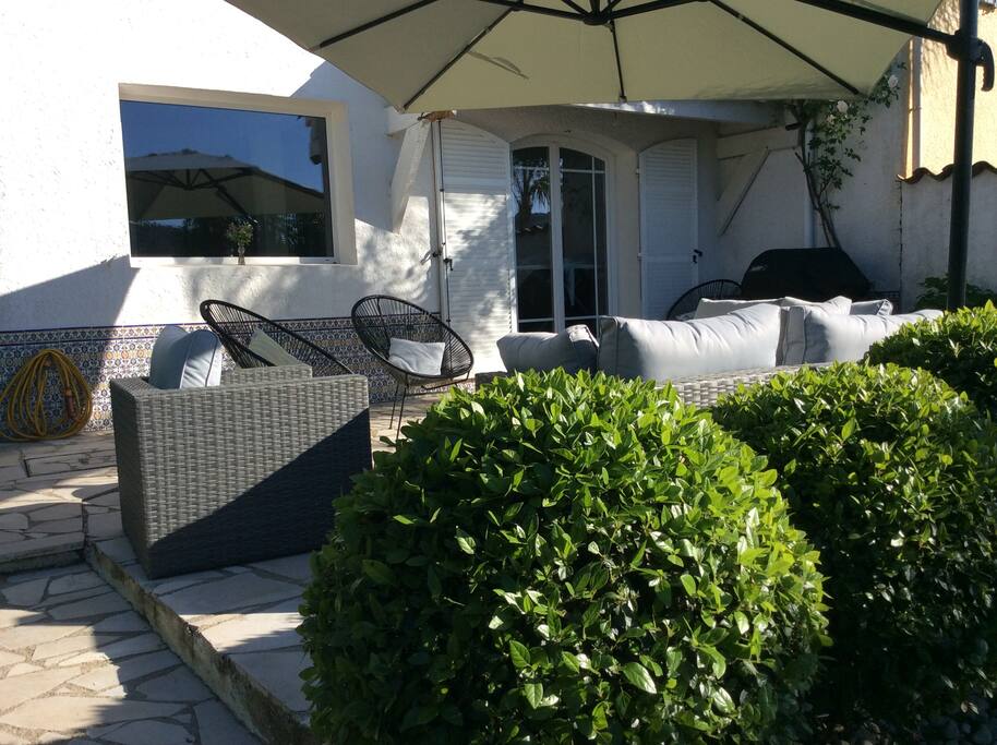 Vue de l'entrée de la villa