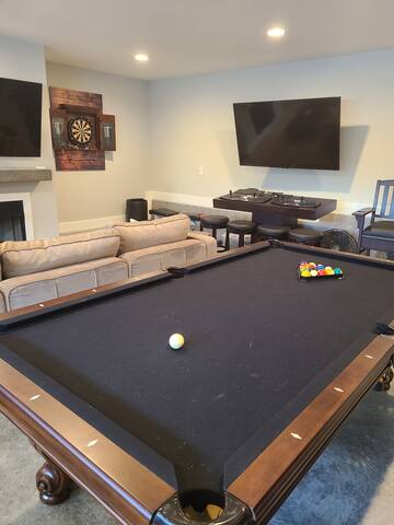 Hot Tub! Sleeps 12! 2 Private Units! 6 Bedrooms! gallery image 2