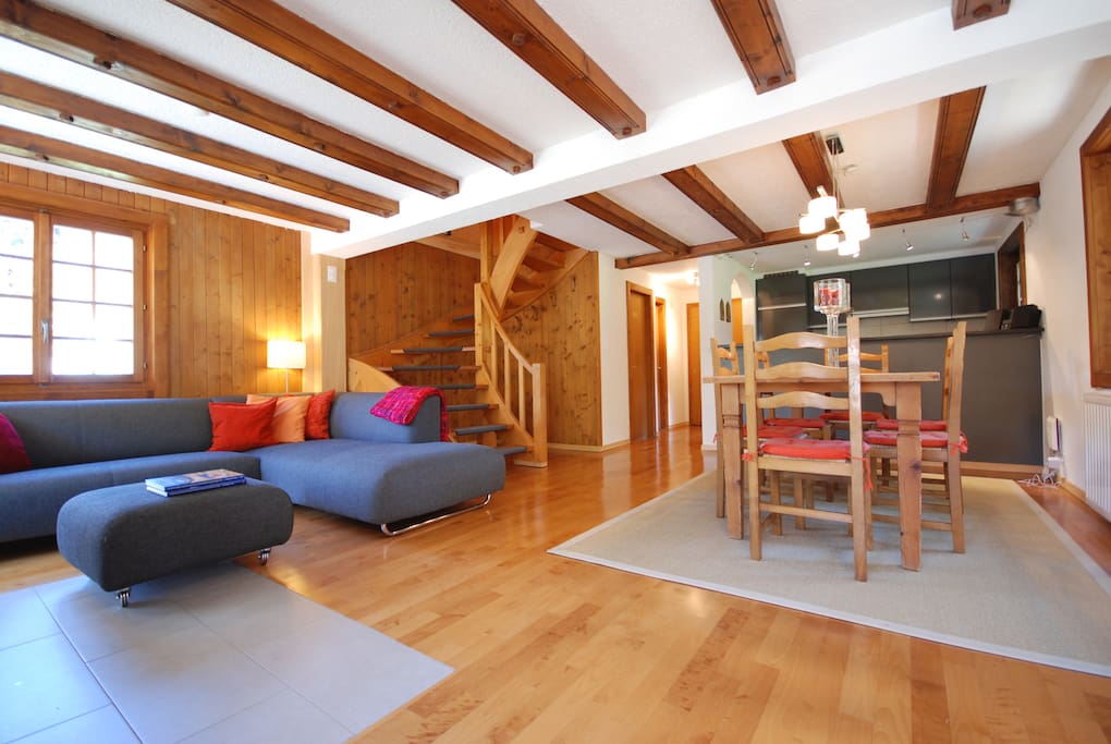 Living-room downstairs, kitchentable that comfortably seats 6