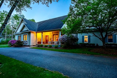 Spacious Retreat mins to Lake George pool&hot tub