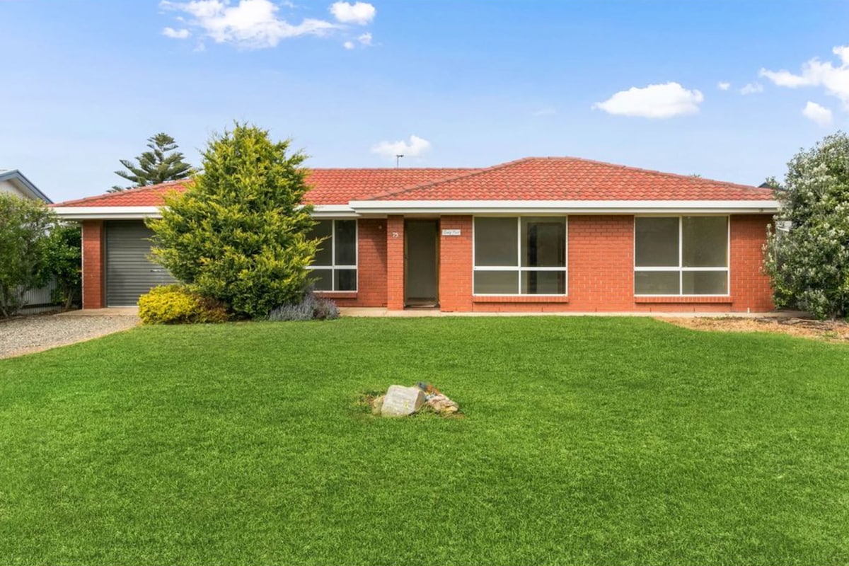 the dog house middleton