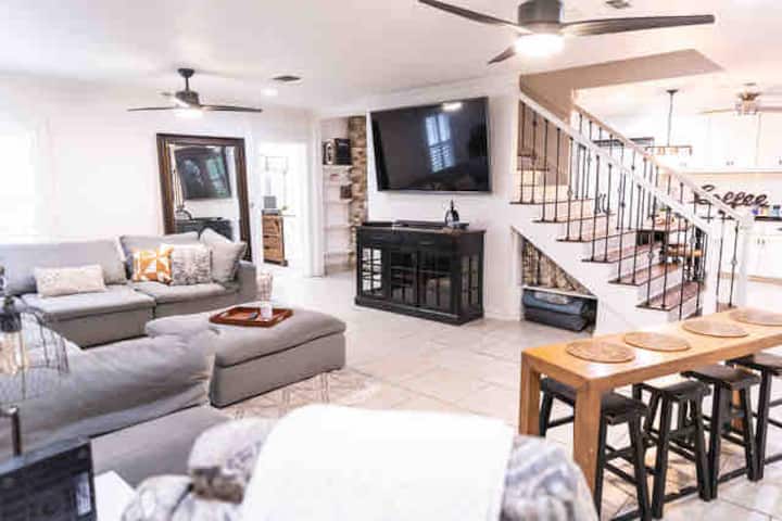 Whole Home Entertainment Central!schertz - Natural Bridge Wildlife Ranch