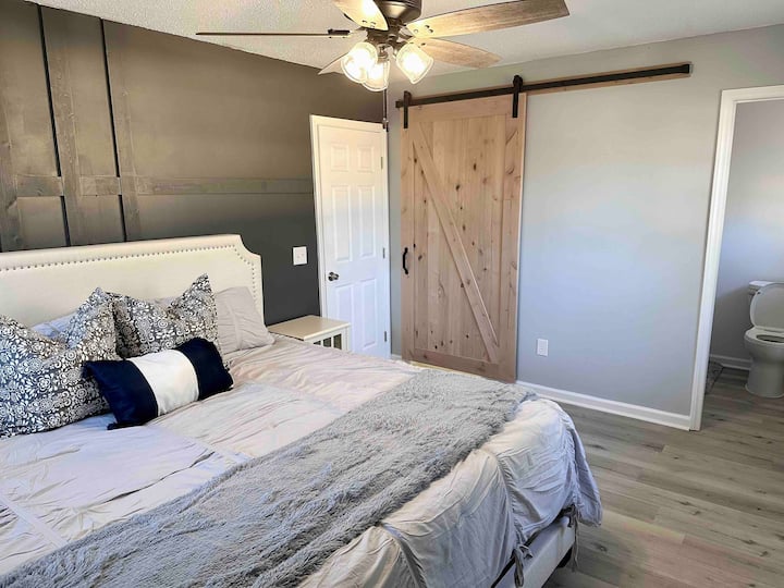 Glavna spavaća soba s kupaonicom