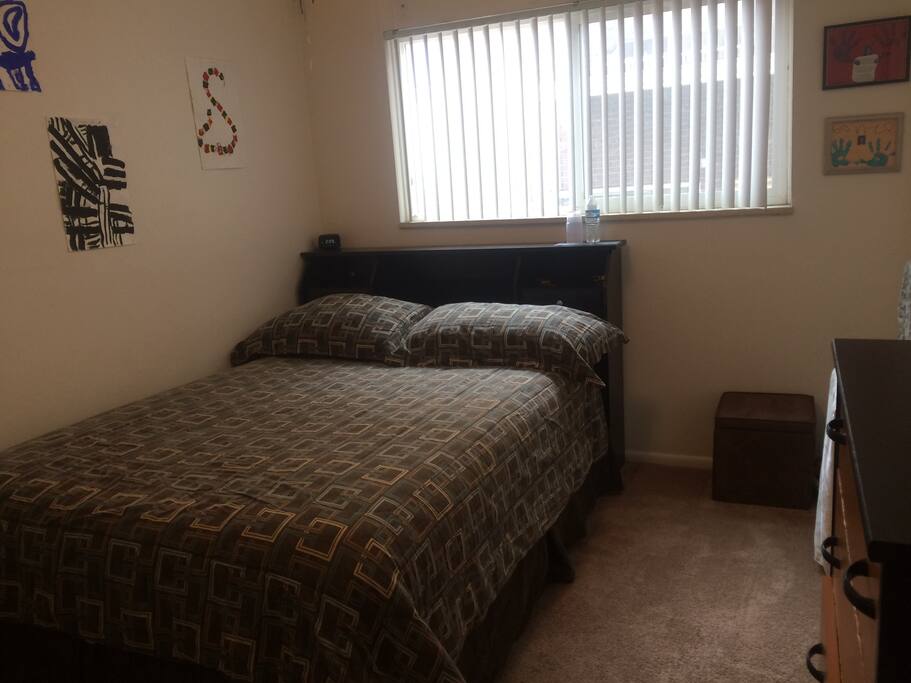 Bed & Small TV/DVD (No Cable Connected)