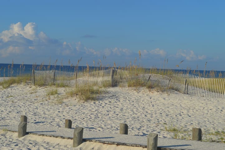 Family Friendly - 2BR/2BA Condo Steps from BEACH