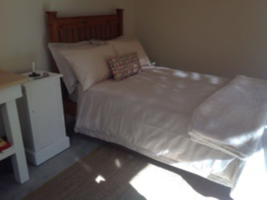 Three quarter bed with linen all provided