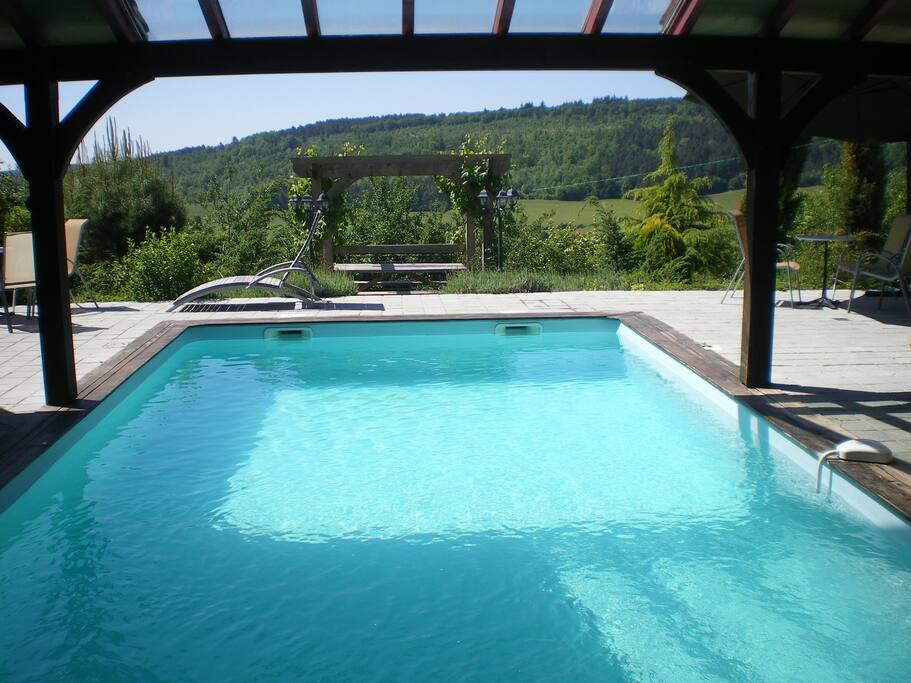 piscine semi couverte extérieure