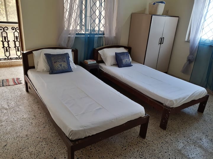 Bedroom 2 image 1