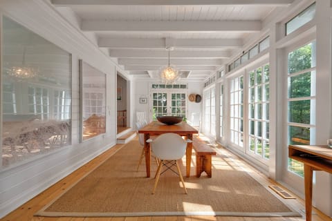 Designer East Hampton Farmhouse - Pool til October