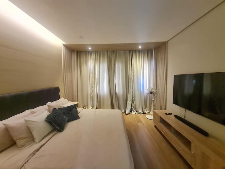 Bedroom 1 (1 King Size bed) *additional 2 folding mattress, P1k per pax