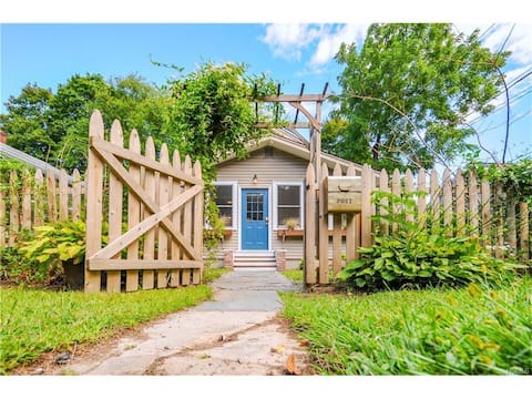 Chic Vintage Cottage in Artsy Village of Nyack