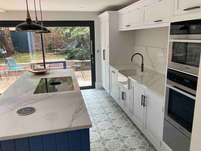 Spacious 5-bedroom house with private garden gallery image 5