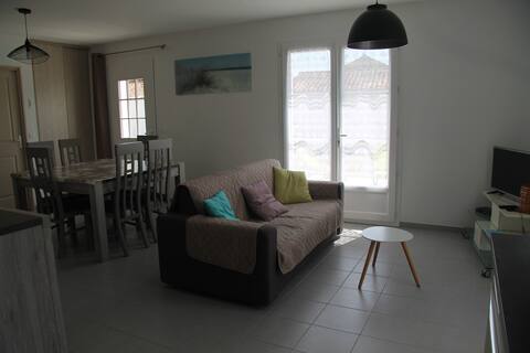 Successful Airbnb property: Chaucer St Georges D'Oléron Seasonal House in Saint Georges D'oléron