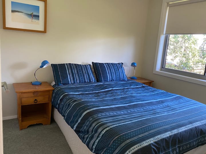 Dhoma e gjumit 2, krevat dopio "queen" dhe e ndërtuar në gardërobë 