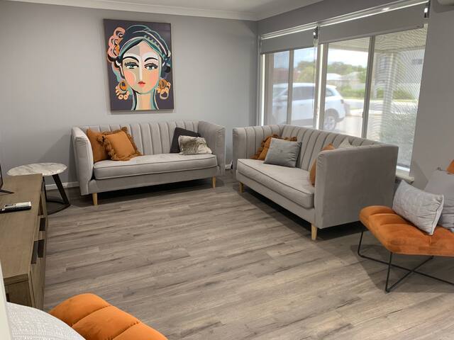 Spacious modern Family Home close to Swan Valley