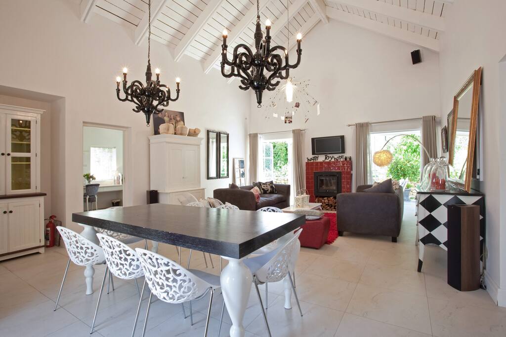 Lovely dining room, lounge and kitchen area