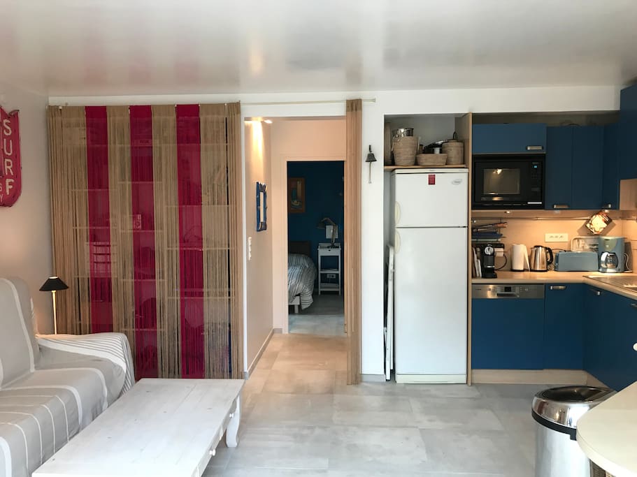 Pièce principale (séjour / cuisine) & accès chambres
