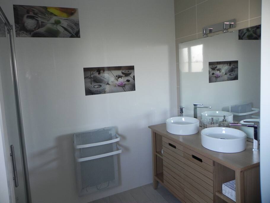 salle de bain 2 vasques avec douche a l'italienne