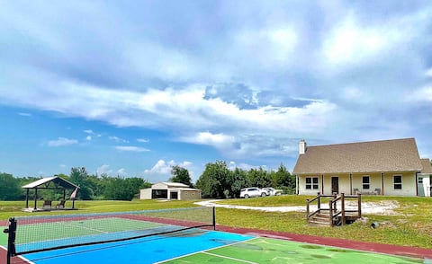 Baylor 11 miles 3 BR Home + Loft Pickleball Court