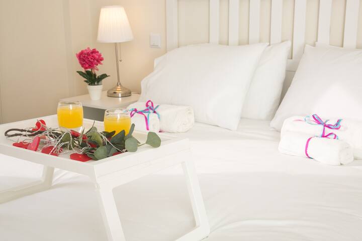 Spacious Renovated luxury flat Acropolis view gallery image 2