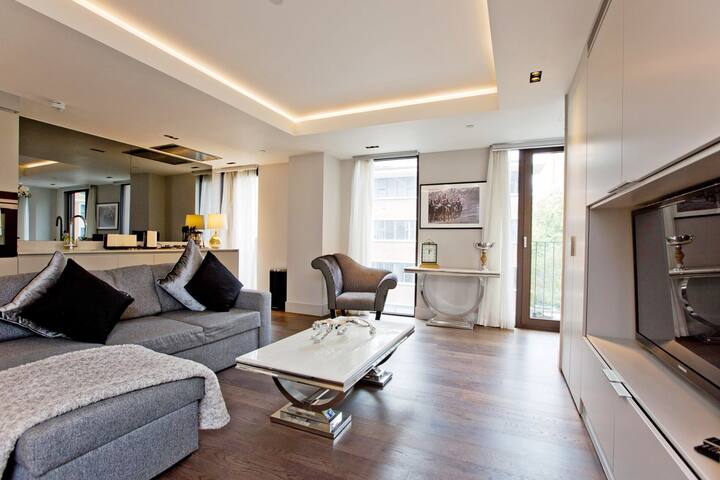 Beautiful Old Street 2 bedroom/bathroom Flat gallery image 3