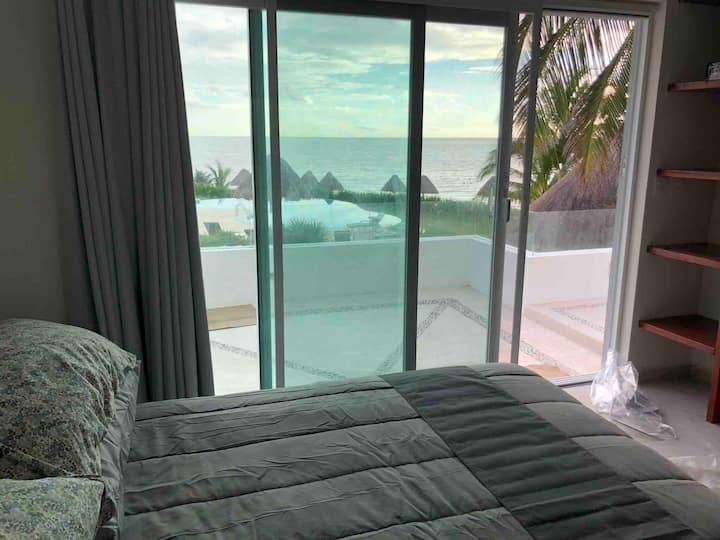 Vistas al mar desde tu cama.  ¡Puedes ver amaneceres mientras estés en la cama!