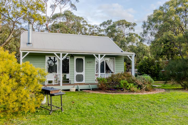 Farm Stay Willow Cottage (Sleeps 4)