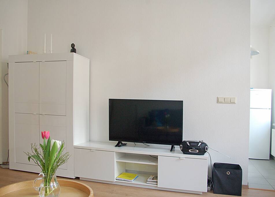 Außerdem vorhanden sind ein TV + Radio/CD-Spieler