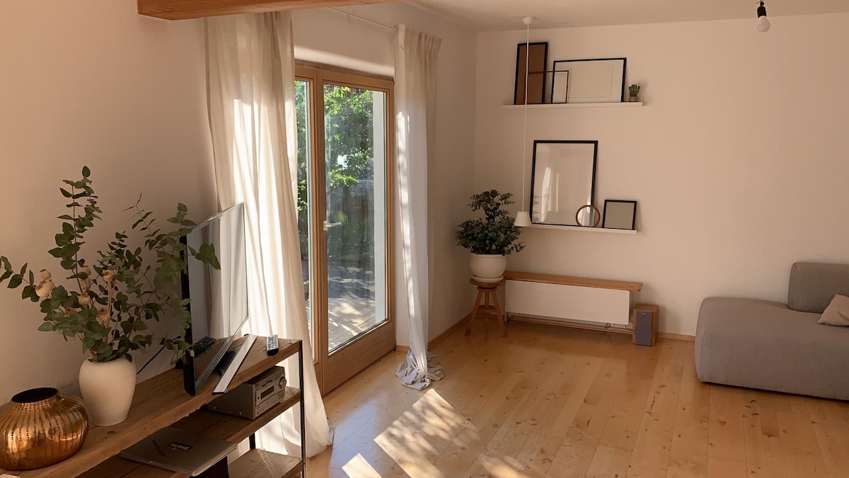 טלוויזיה 4K שטוחה גדולה