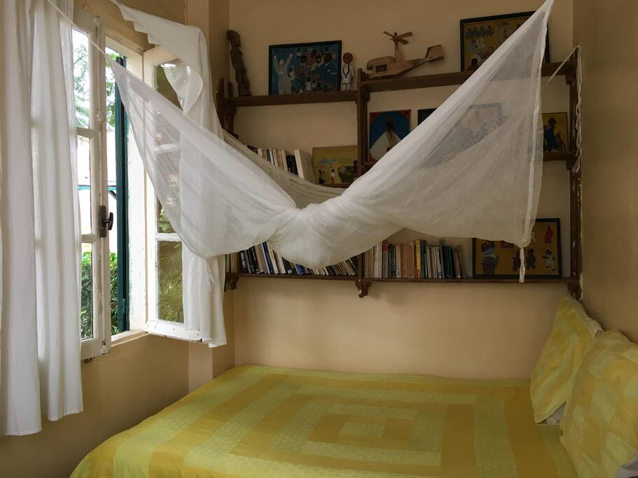 chambre N° 4, communicante avec le salon familial