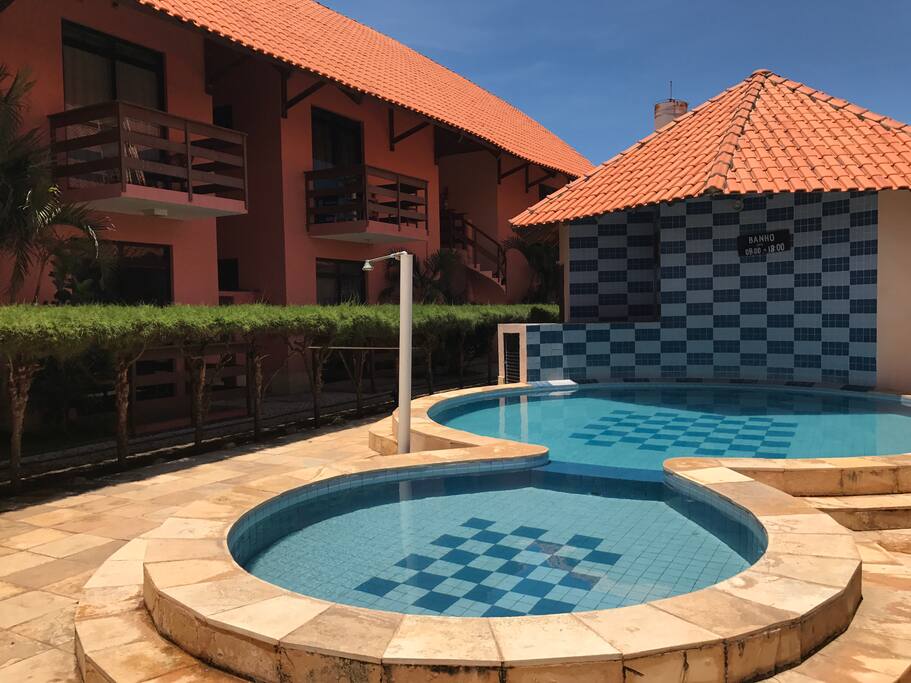 Piscina do condominio