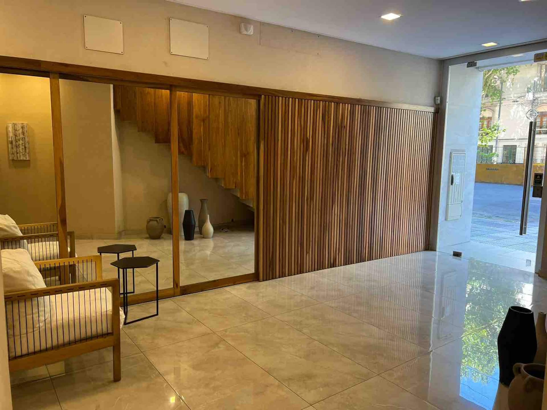 Spacious and bright apartment in the best HP area