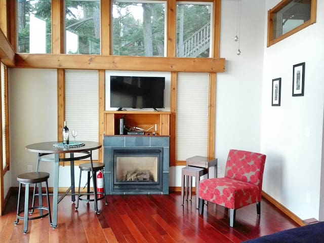 Waterfront Cottage Cottages For Rent In Bowen Island British