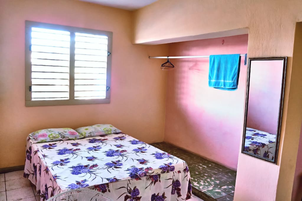 Bedroom 3 (Queen Bed)