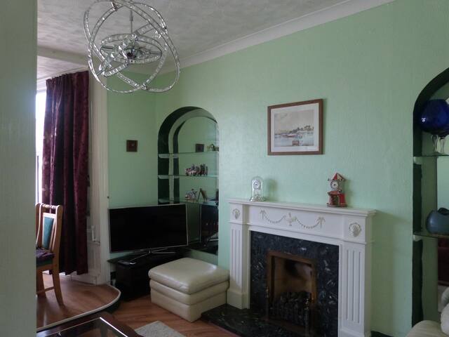 Edge of Town 2 Bed Apartment with Private Sauna
