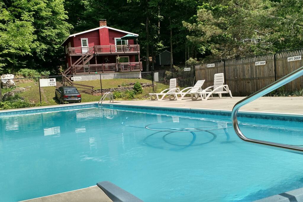 Just a few steps to the pool