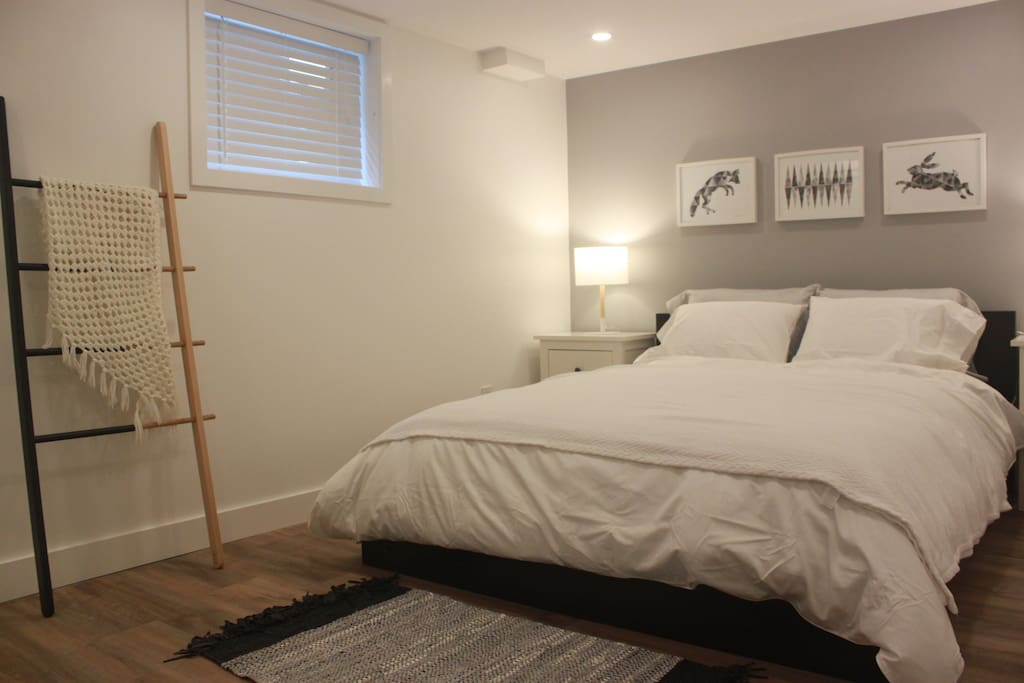 Bedroom 2 - Queen Bed