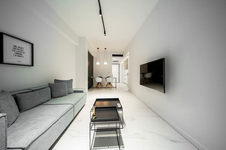 Heritage 402/Luxury Two Bedroom/Balcony