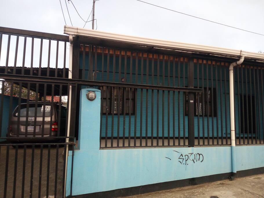 Frente y entrada