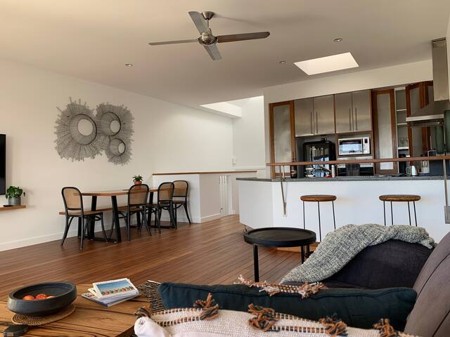 Jetty Boatsheds Luxury Town Home with a View