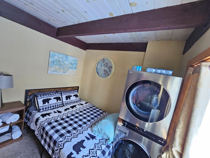 Спалня #1 на долния етаж (двойно легло)